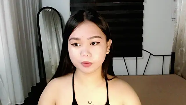 Snapshot of Vivorey_Leighn chatting on 11-23-25, 12:15 Vivorey Leighn online show from 11-23-25, 12:15
