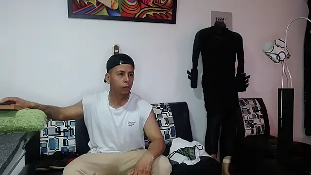 Snapshot of Black_hot266 chatting on 09-21-25, 02:33 Black hot266 online show from 09-21-25, 02:33