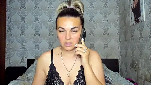 NicoletMoore online show from 06-12-26, 07:55