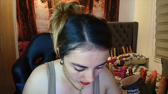 Snapshot of sofia23dirty chatting on 02-06-26, 01:07 sofia23dirty online show from 02-06-26, 01:07