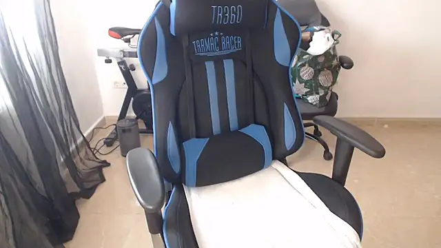 LARACRUZ30 online show from 04-10-26, 02:57