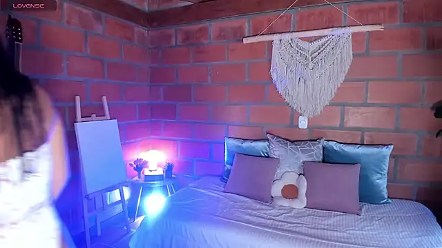 Snapshot of RouseColins chatting on 01-07-26, 09:53 RouseColins online show from 01-07-26, 09:53