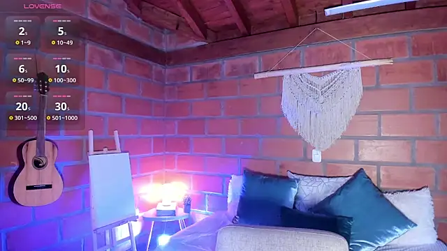 Snapshot of RouseColins chatting on 11-07-25, 10:24 RouseColins online show from 11-07-25, 10:24