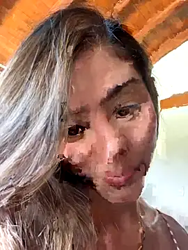 Snapshot of RouseColins chatting on 12-14-25, 05:51 RouseColins online show from 12-14-25, 05:51