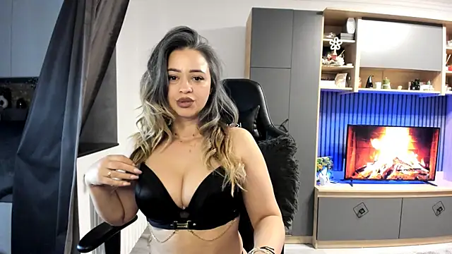 Snapshot of Claire95_ chatting on 03-02-25, 04:39 Claire95 online show from 03-02-25, 04:39