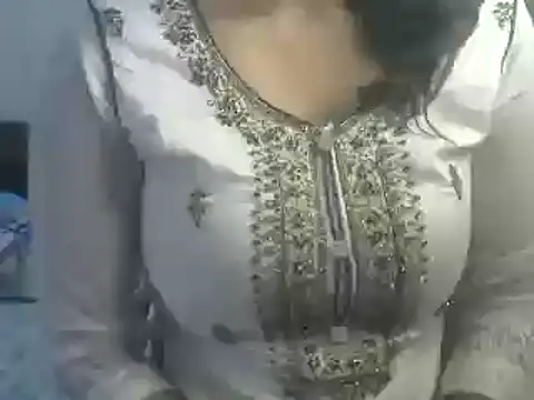 Snapshot of SiaraSiyA chatting on 02-02-25, 09:29 SiaraSiyA online show from 02-02-25, 09:29
