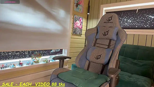 SandyChris online show from 05-10-26, 11:47
