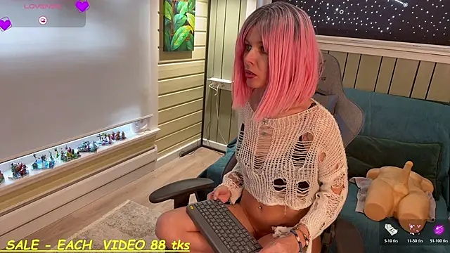 Snapshot of SandyChris chatting on 02-08-26, 07:39 SandyChris online show from 02-08-26, 07:39