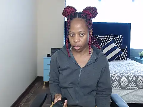 QUEENMANDYY online show from 06-26-26, 06:08