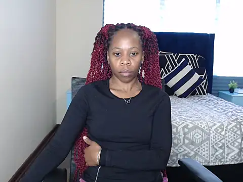 QUEENMANDYY online show from 06-18-26, 06:12