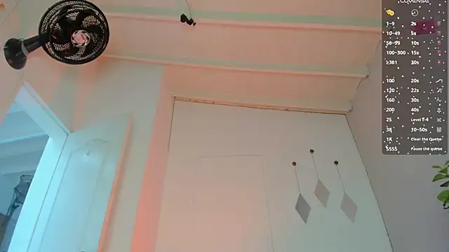 Snapshot of swt-booty chatting on 10-28-25, 06:18 swt-booty online show from 10-28-25, 06:18