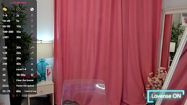 Snapshot of EmaBrownie chatting on 10-15-25, 04:48 EmaBrownie online show from 10-15-25, 04:48