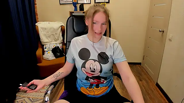 Snapshot of _fiona_Love chatting on 02-12-26, 08:30 fiona Love online show from 02-12-26, 08:30