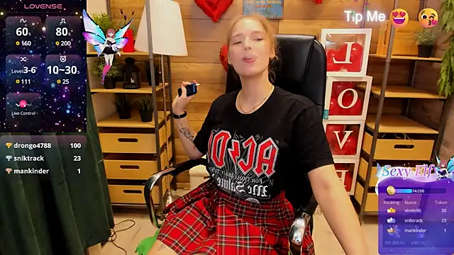 Snapshot of _fiona_Love chatting on 03-15-25, 01:41  fiona Love online show from 03-15-25, 01:41