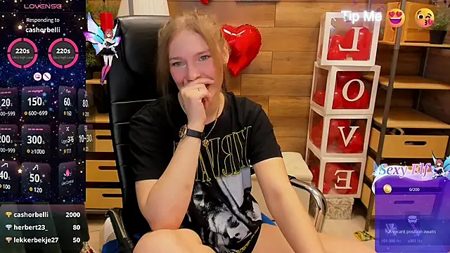 Snapshot of _fiona_Love chatting on 03-11-25, 01:16  fiona Love online show from 03-11-25, 01:16