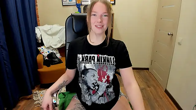 Snapshot of _fiona_Love chatting on 02-17-26, 08:17 fiona Love online show from 02-17-26, 08:17