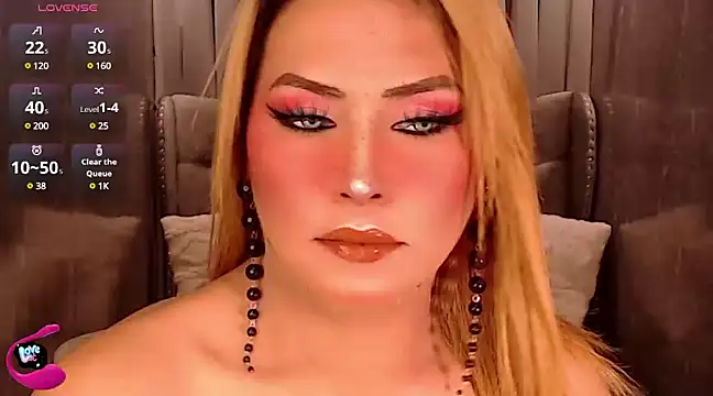 Snapshot of QUEEN_GIAMOORE69 chatting on 02-25-25, 08:53 QUEEN GIAMOORE69 online show from 02-25-25, 08:53