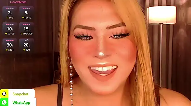 Snapshot of QUEEN_GIAMOORE69 chatting on 01-30-25, 08:21 QUEEN GIAMOORE69 online show from 01-30-25, 08:21