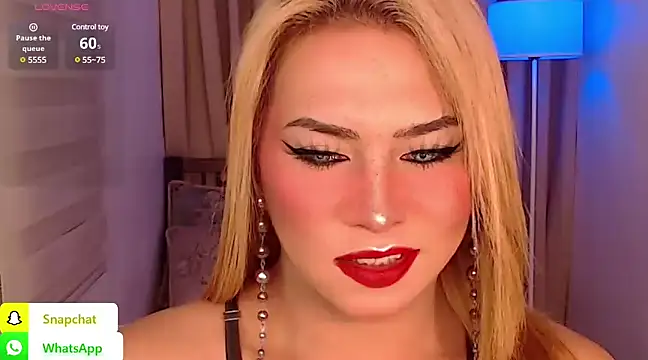 Snapshot of QUEEN_GIAMOORE69 chatting on 12-12-24, 09:58 QUEEN GIAMOORE69 online show from 12-12-24, 09:58