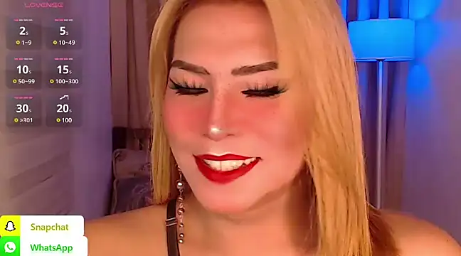 Snapshot of QUEEN_GIAMOORE69 chatting on 12-13-24, 10:23 QUEEN GIAMOORE69 online show from 12-13-24, 10:23