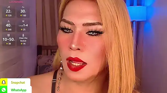 Snapshot of QUEEN_GIAMOORE69 chatting on 12-14-24, 01:27 QUEEN GIAMOORE69 online show from 12-14-24, 01:27