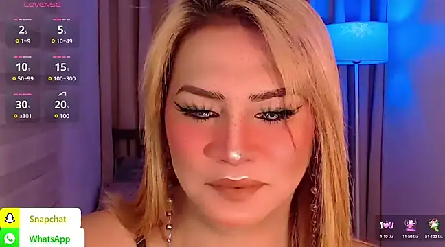 Snapshot of QUEEN_GIAMOORE69 chatting on 01-05-25, 07:39 QUEEN GIAMOORE69 online show from 01-05-25, 07:39