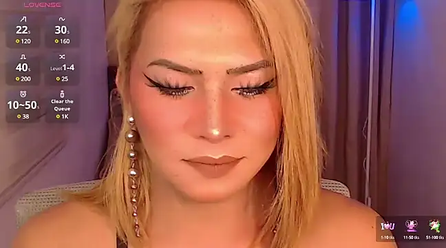 Snapshot of QUEEN_GIAMOORE69 chatting on 12-11-24, 10:06 QUEEN GIAMOORE69 online show from 12-11-24, 10:06