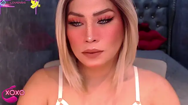 Snapshot of QUEEN_GIAMOORE69 chatting on 09-24-25, 07:31 QUEEN GIAMOORE69 online show from 09-24-25, 07:31