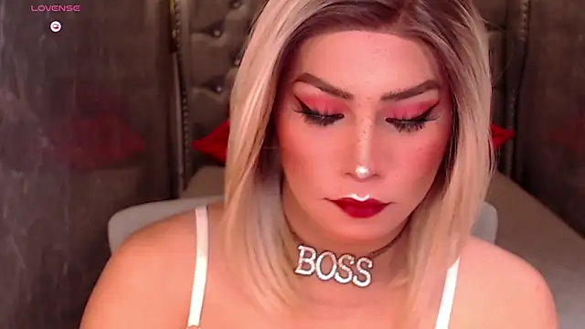 Snapshot of QUEEN_GIAMOORE69 chatting on 09-25-25, 08:48 QUEEN GIAMOORE69 online show from 09-25-25, 08:48