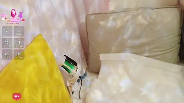 Snapshot of Anne-Sweet chatting on 02-07-26, 12:18 Anne-Sweet online show from 02-07-26, 12:18