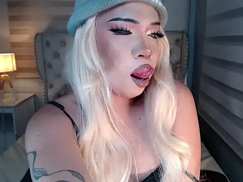 RebecaNextToYou online show from 05-19-26, 05:20