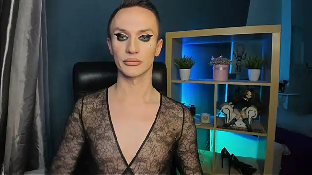 Cristal Connors online show from 12-17-24, 01:16