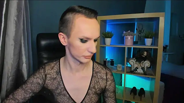 Cristal Connors online show from 12-23-24, 05:54