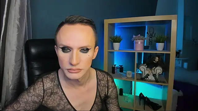 Cristal Connors online show from 12-17-24, 05:07