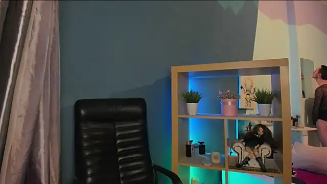 Cristal Connors online show from 12-24-24, 03:47