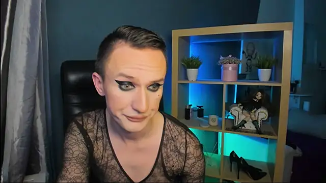 Cristal Connors online show from 12-17-24, 08:12