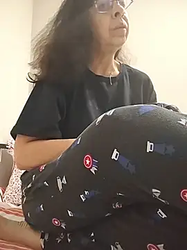 Susannemilf online show from 11-23-25, 04:06