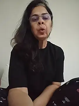 Susannemilf online show from 11-20-25, 04:07