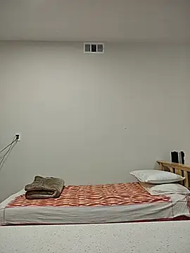 Susannemilf online show from 10-28-25, 03:40