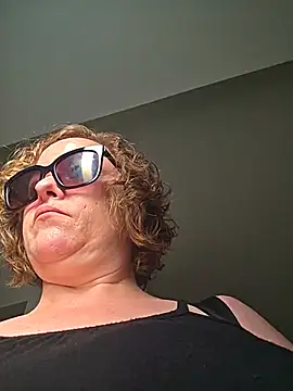 julimonroe online show from 06-01-26, 01:11