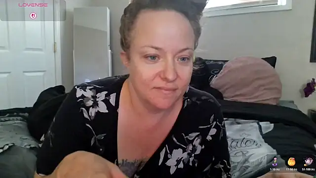 julimonroe online show from 10-19-25, 04:10