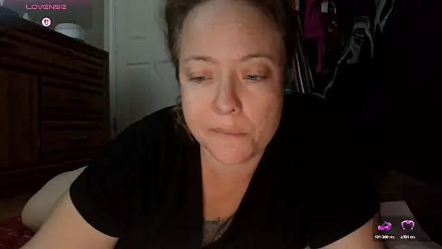 julimonroe online show from 11-10-25, 01:27