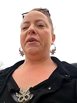 julimonroe online show from 02-02-26, 06:51