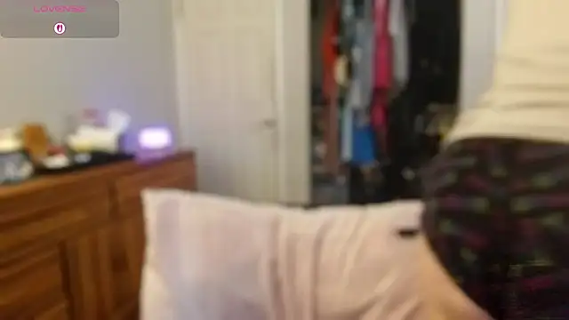 julimonroe online show from 10-13-25, 03:13