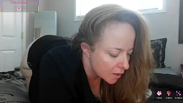 julimonroe online show from 11-11-25, 04:13