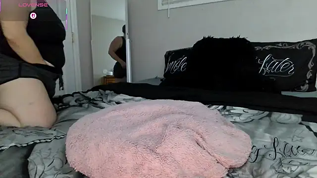 julimonroe online show from 11-23-25, 03:05