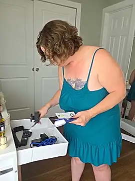 julimonroe online show from 05-19-26, 02:02