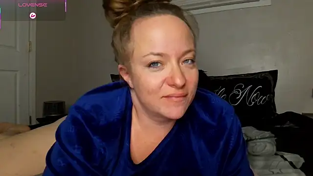 julimonroe online show from 12-15-25, 03:12