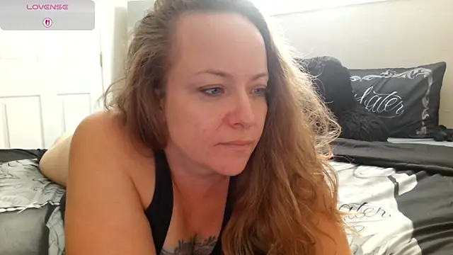 julimonroe online show from 10-28-25, 03:11