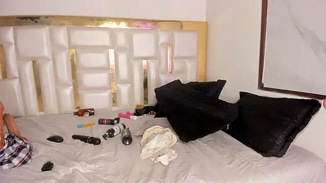 MiaaXXX1 online show from 10-31-25, 01:46